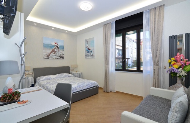 SUITE CASERTA DELUXE near the Royal Palace of Caserta, WIFI, Netflix, parking ...
