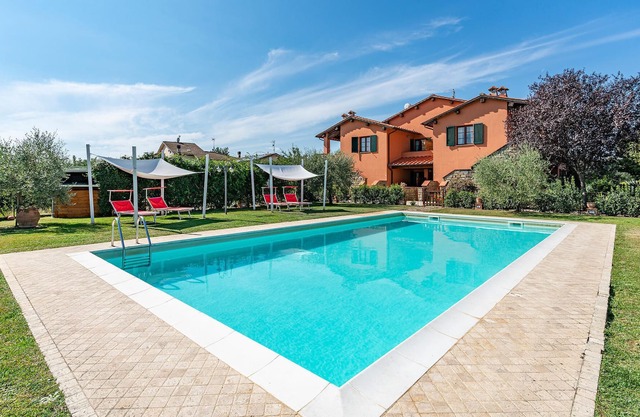 These 4 cosy country apartments are located at the edge of a pretty village.