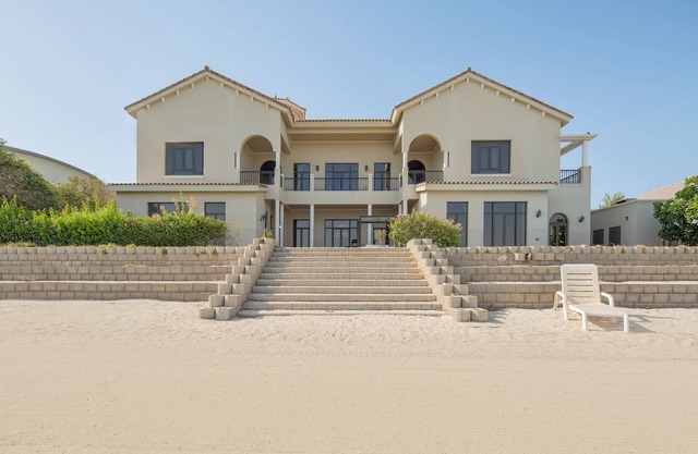Upgraded 6Bedroom Villa on Beach The Palm Jumeirah