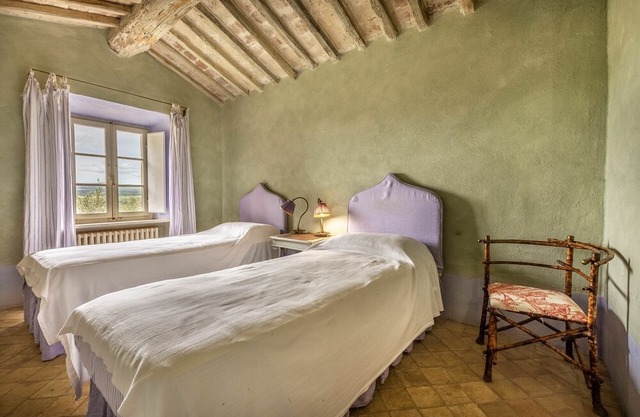 Villa in Montalcino with 6 bedrooms sleeps 12