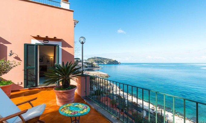 Lacco Ameno Apartment | 100 m² Apartment ∙ 3 bedrooms ∙ 6 guests