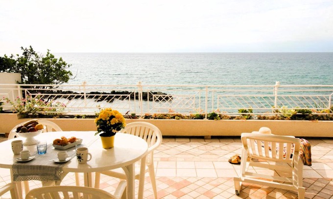 Pizzo Apartment | 100 m² Apartment ∙ 3 bedrooms ∙ 6 guests
