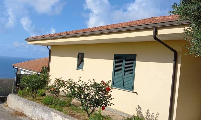Zambrone Apartment | 100 m² Apartment ∙ 3 bedrooms ∙ 5 guests