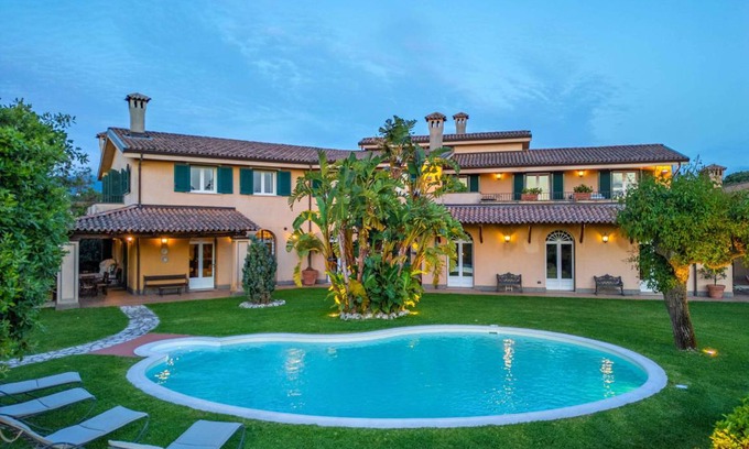 Polistena Villa | 1000 m² Villa ∙ 7 bedrooms ∙ 13 guests