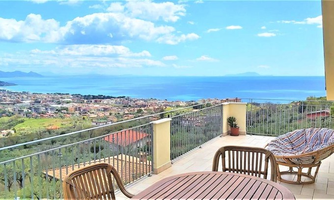 Formia Apartment | 150 m² Apartment ∙ 2 bedrooms ∙ 5 guests