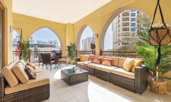 Palm Jumeirah Apartment | 156 m² Apartment ∙ 2 bedrooms ∙ 4 guests