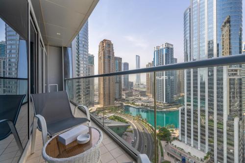 Jumeirah Lake Towers Apartment | 1br Apt Near Metro - Jlt Pool Gym Fast Wi-fi
