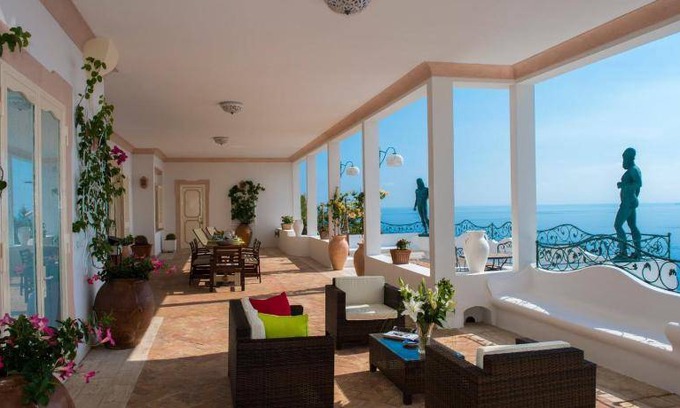 Laurito Hotel | 220 m² Hotel ∙ 2 bedrooms ∙ 6 guests