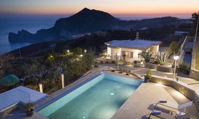 Massa Lubrense Villa | 240 m² Villa ∙ 5 bedrooms ∙ 10 guests