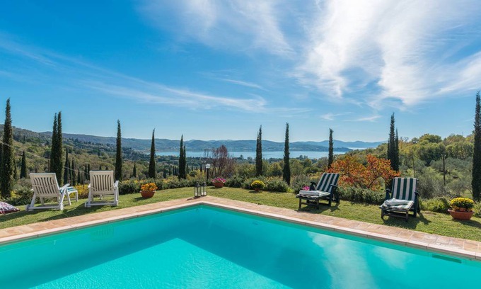 Passignano sul Trasimeno Villa | 260 m² Villa ∙ 6 bedrooms ∙ 12 guests