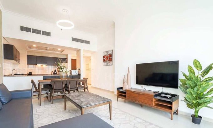 Dubai Marina Apartment | 2BR High-Floor with Stunning Views
