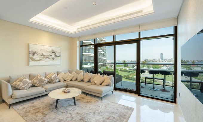 Palm Jumeirah Apartment | 3 Bed with Private Beach In Palm Jumeirah