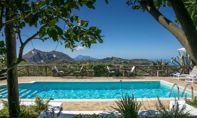Massa Lubrense Villa | 300 m² Villa ∙ 7 bedrooms ∙ 14 guests