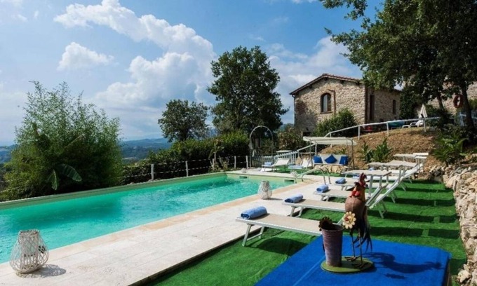 Rignano sull'Arno Villa | 310 m² Villa ∙ 6 bedrooms ∙ 12 guests