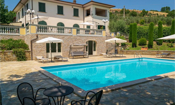 Montecchio House | 350 m² House ∙ 4 bedrooms ∙ 8 guests