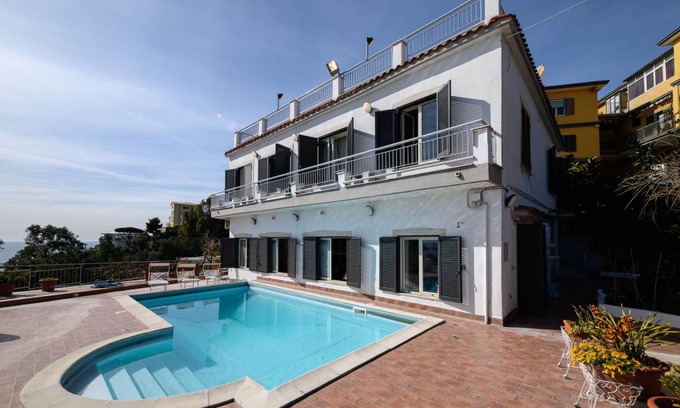 Pozzuoli Villa | 350 m² Villa ∙ 7 bedrooms ∙ 13 guests