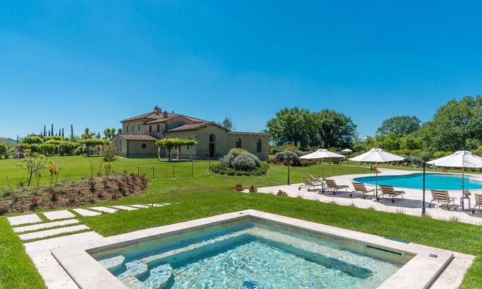 Torre A Castello Villa | 380 m² Villa ∙ 11 bedrooms ∙ 22 guests