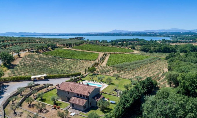 Borghetto Villa | 400 m² Villa ∙ 7 bedrooms ∙ 14 guests