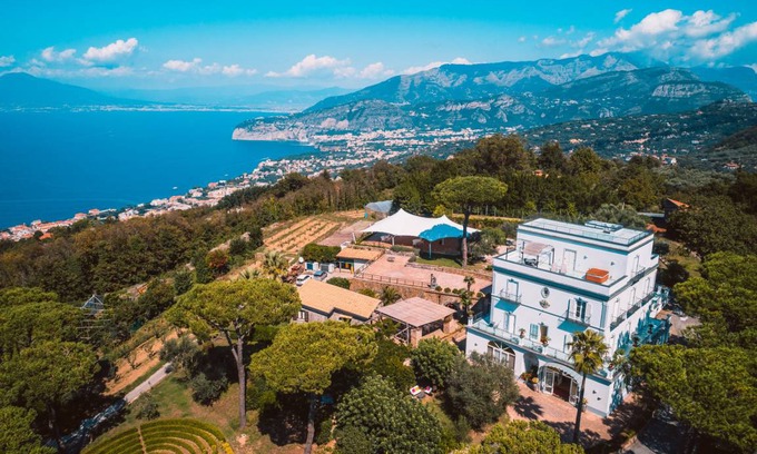 Sant'Agata sui Due Golfi Villa | 400 m² Villa ∙ 11 bedrooms ∙ 32 guests