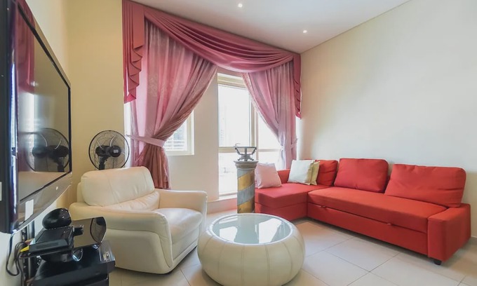 Dubai Marina Apartment | 403 Royal Oceanic · Comfortable One Bedroom in the Marina