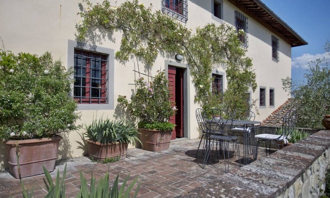 Rignano sull'Arno Villa | 450 m² Villa ∙ 6 bedrooms ∙ 12 guests