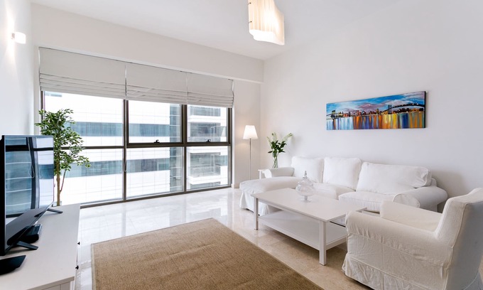 Al Barsha 1 Apartment | 5 mins from Mall of the Emirates!
