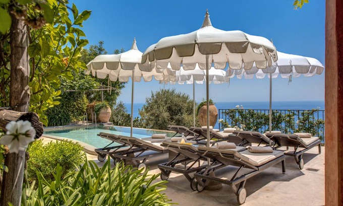 Montepertuso Villa | 500 m² Villa ∙ 12 bedrooms ∙ 28 guests