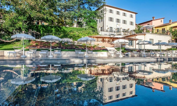 Serravalle di Chienti Villa | 500 m² Villa ∙ 9 bedrooms ∙ 18 guests