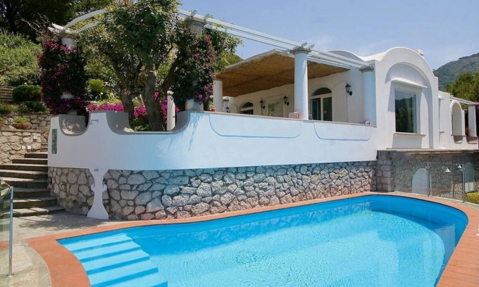 Anacapri Villa | 532 m² Villa ∙ 6 bedrooms ∙ 12 guests