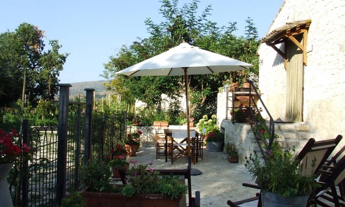 Abbateggio Apartment | 60 m² Apartment ∙ 1 bedroom ∙ 2 guests