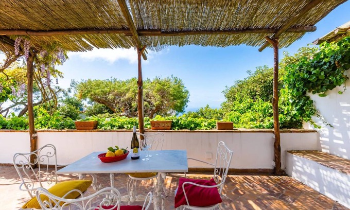 Anacapri Villa | 60 m² Villa ∙ 2 bedrooms ∙ 8 guests