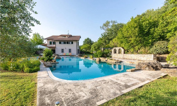 Umbertide House | 650 m² House ∙ 6 bedrooms ∙ 12 guests