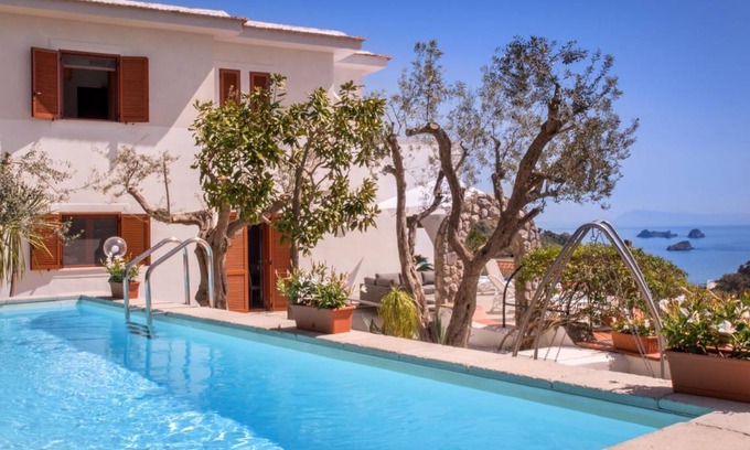 Sirenuse House | 680 m² House ∙ 4 bedrooms ∙ 8 guests