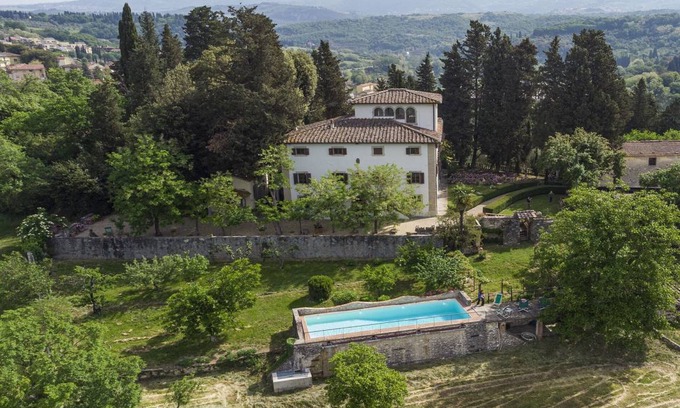 Rignano sull'Arno Villa | 700 m² Villa ∙ 7 bedrooms ∙ 14 guests