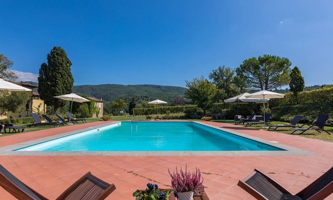 Arezzo Villa | 800 m² Villa ∙ 13 bedrooms ∙ 26 guests