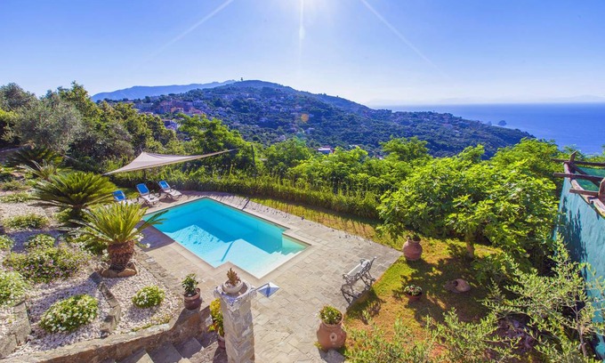 Sant'Agata sui Due Golfi Villa | 90 m² Villa ∙ 3 bedrooms ∙ 5 guests