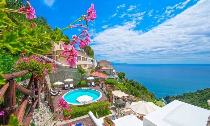 Amalfi Villa | Amalfi villa with swimming-pool and beautiful gardens