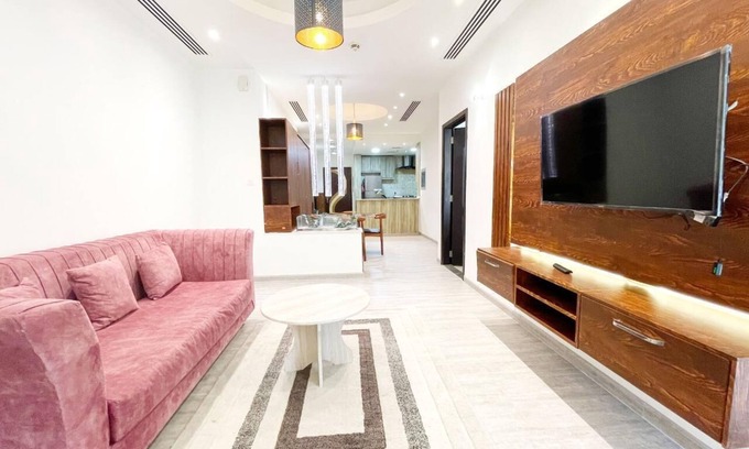 Dubai Sports City Apartment | AMAZING GOLF VIEW AND RELAXING 1 BEDROOM APARTMENT