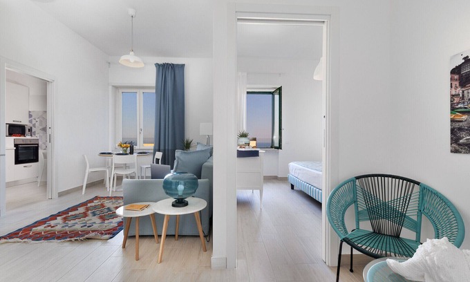 Sorrento Historic Centre Apartment | AMORE RENTALS - Appartamento Tramontano with Air Conditioning and Internet WI-FI