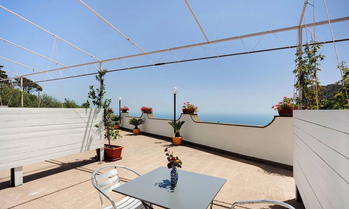Nerano Apartment | Apartment 'Appartamento Mitigliano' with Sea View, Wi-Fi and Air Conditioning