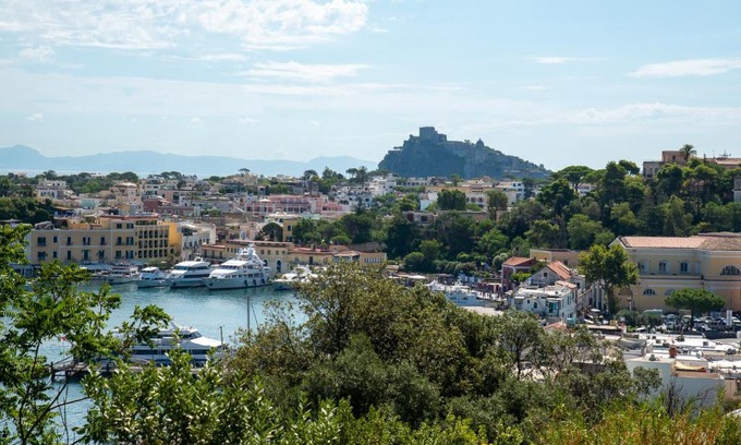 Ischia Porto Apartment | Appartamento con vista esclusiva sul Golfo d'Ischia
