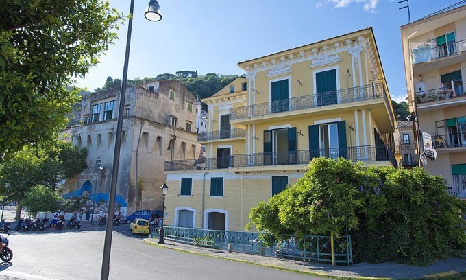 Vietri sul Mare House | Appartamento Mariuccia D: A welcoming apartment situated at a few steps from a sandy beach, with Free WI-FI.