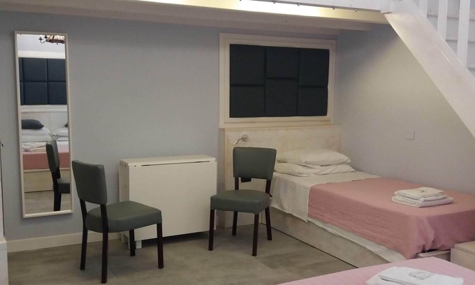Torre Annunziata Apartment | At the south highway exit, Circumvesuviana train station.