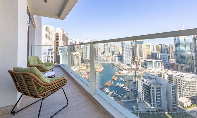Dubai Marina Apartment | Beautiful Bright 2BR Apartment With Stunning Marina Views