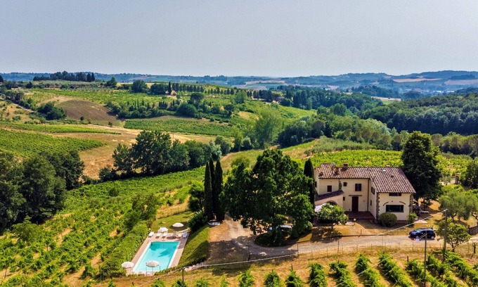 Scandicci House | Beautiful villa for 16 guests with private pool, WIFI, TV, patio, pets allowed and panoramic view