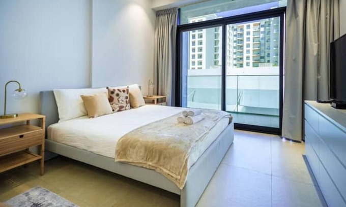 Dubai Production City Apartment | Breezy Dubai Evenings: Chic Studio in MYKA, IMPZ