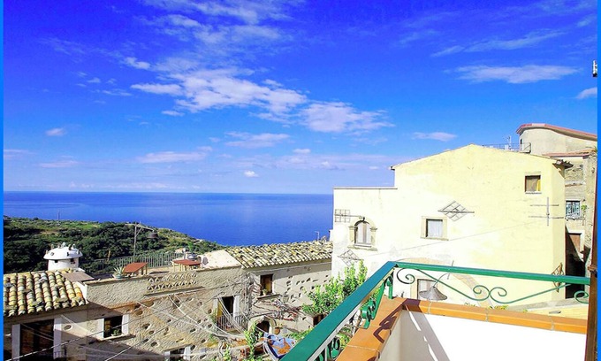 Belmonte Calabro House | Calabria, medieval village, ecotourism, tradition and culture, sea and nature.
