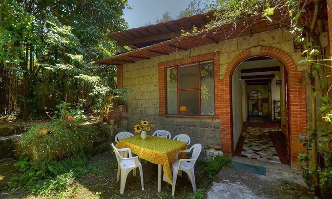 Meta Villa | Casa Amaranto: A bright and cheerful villa surrounded by the greenery, with Free WI-FI.