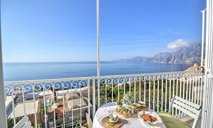 Praiano Apartment | Casa Biagina A: A bright apartment which faces the sun and the sea, with Free WI-FI.