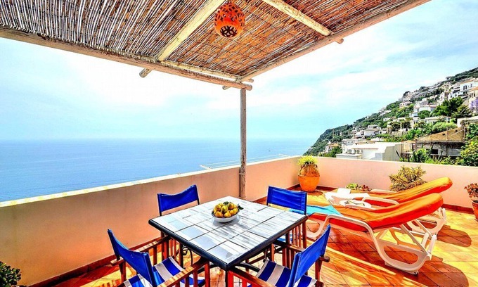 Praiano House | Casa Eletta: A bright and sunny two-story independent house which faces the sun and the sea, with Free WI-FI.